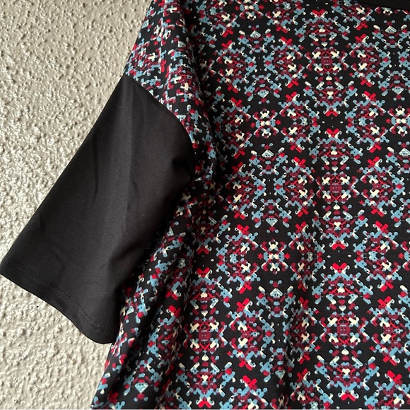 LuLaRoe Irma shirt Black red blue cream Abstract
Short Sleeve Tunic Blouse XXS - Picture 3 of 8